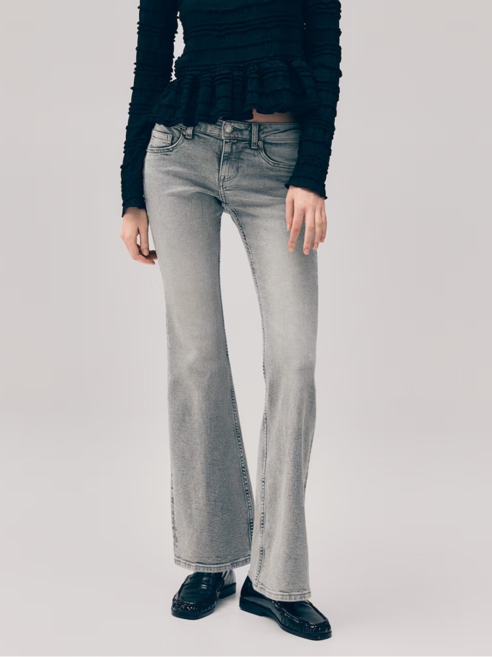 H&M LOW RISE FLARED LEG JEANS SIZE 0 in washed grey